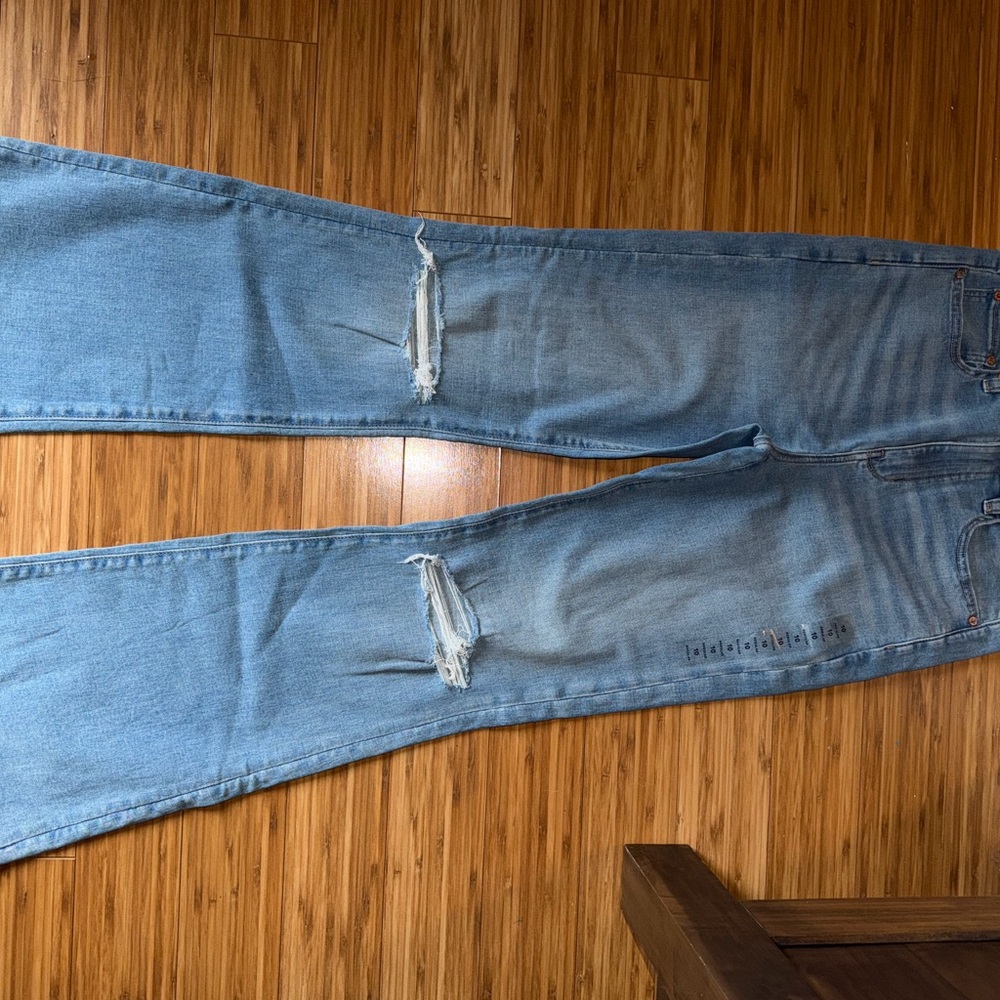 American Eagle Outfitters Light Blue High-Rise Women’s Jeans